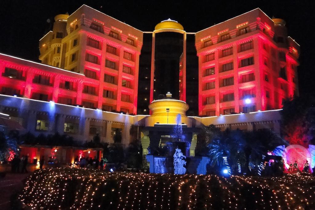 Hotel Swosti Premium Бхубанешвара Экстерьер фото