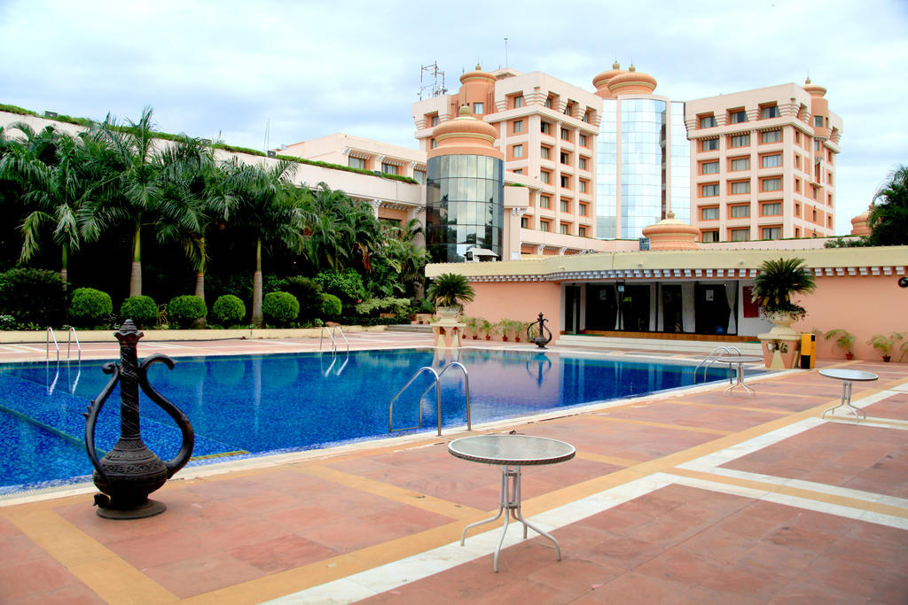 Hotel Swosti Premium Бхубанешвара Экстерьер фото