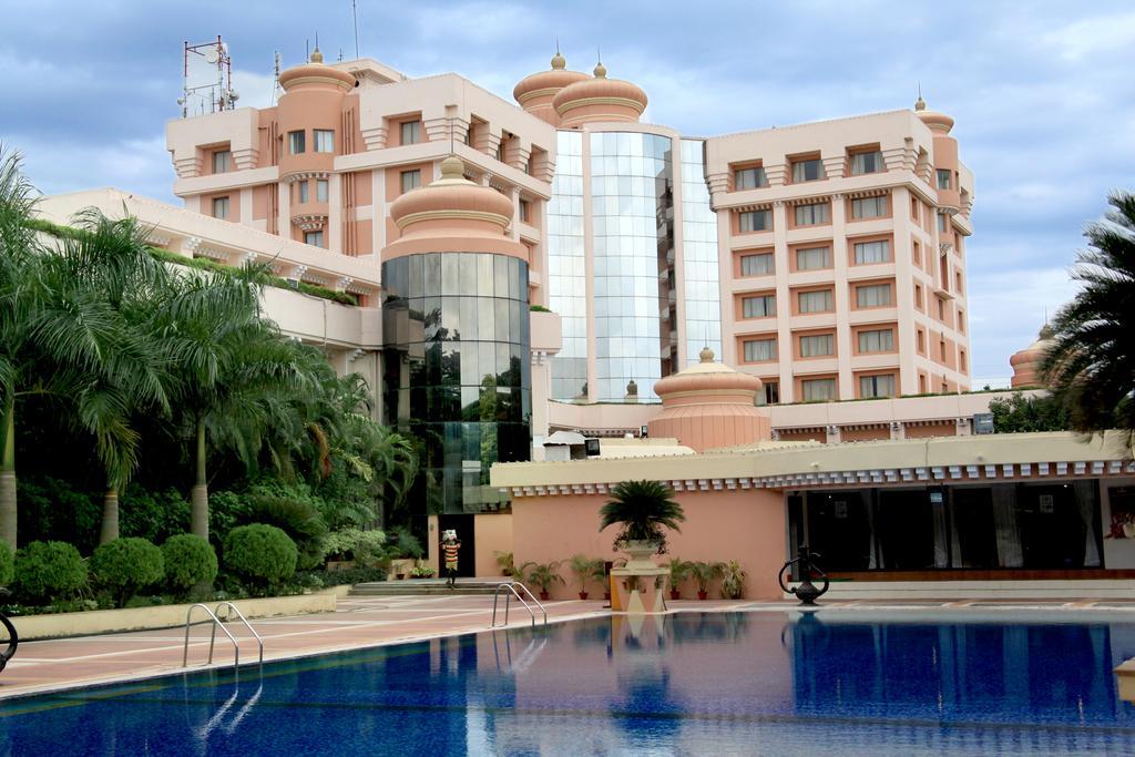 Hotel Swosti Premium Бхубанешвара Экстерьер фото