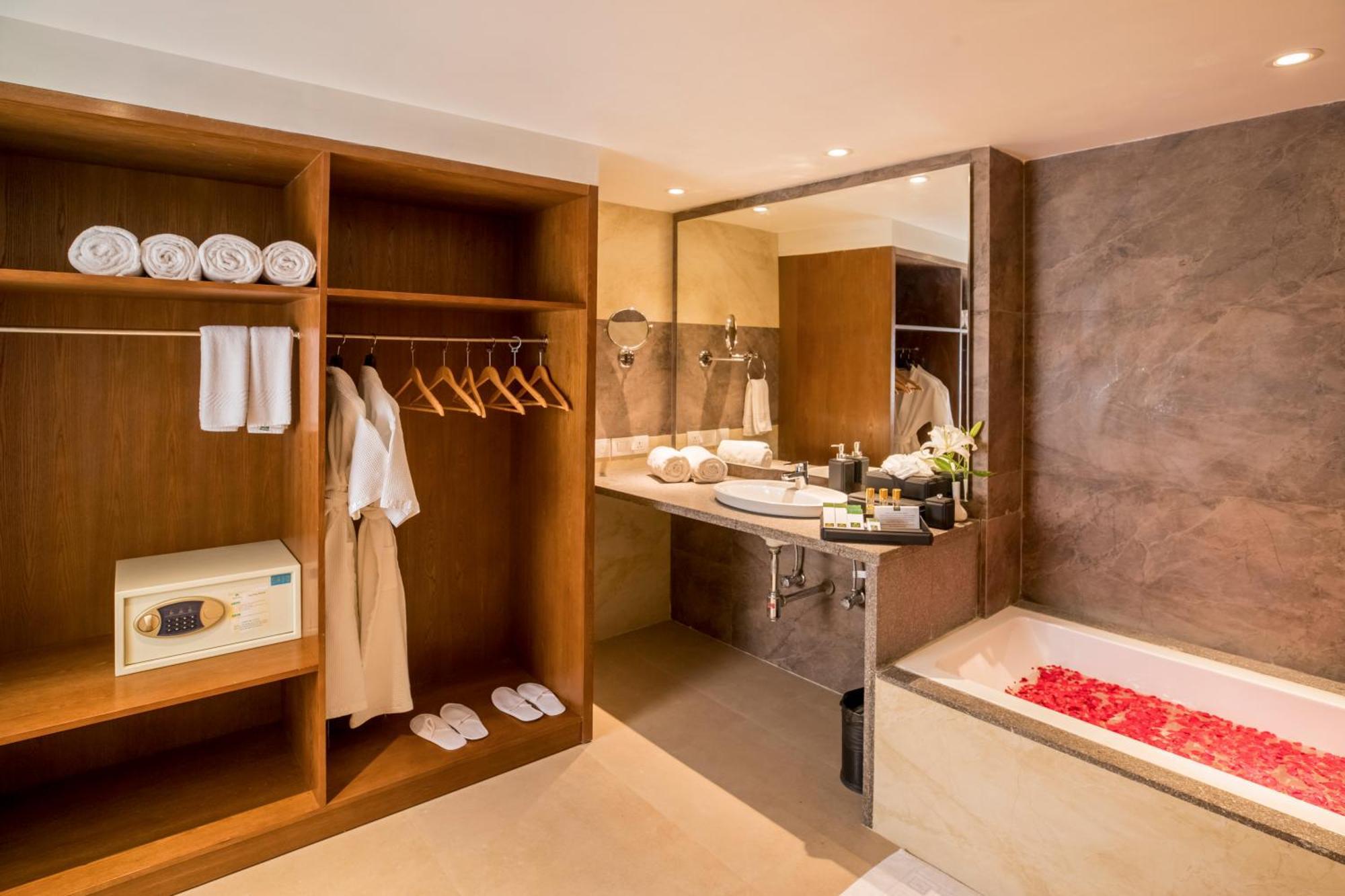 Hotel Swosti Premium Бхубанешвара Экстерьер фото