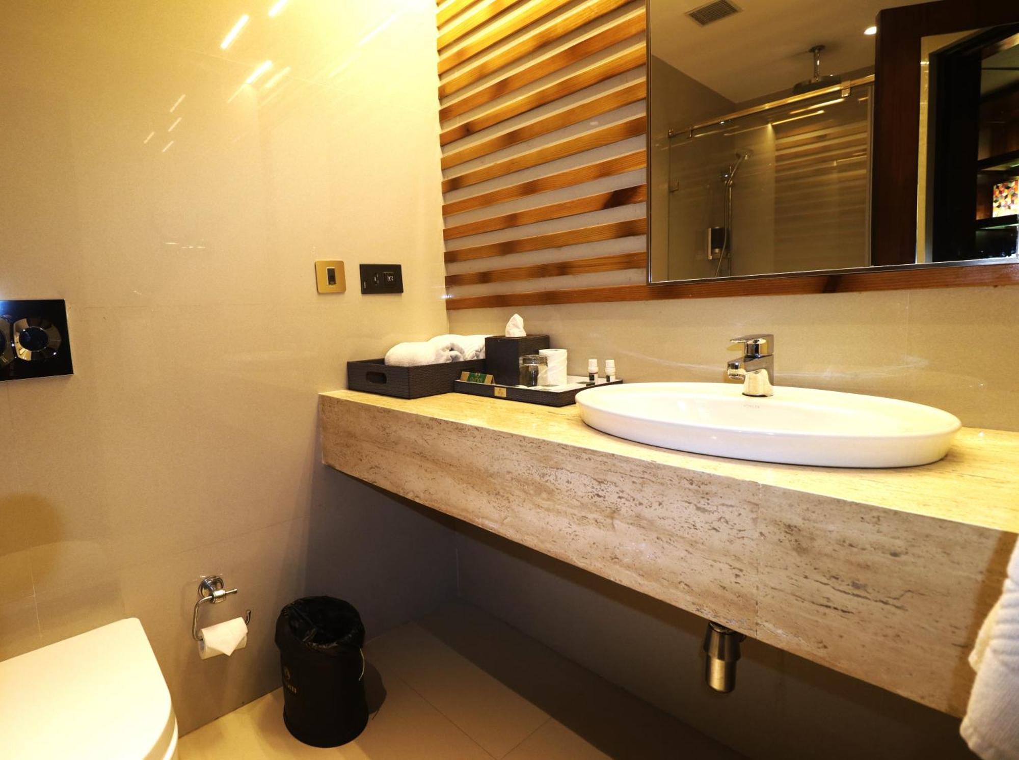 Hotel Swosti Premium Бхубанешвара Экстерьер фото