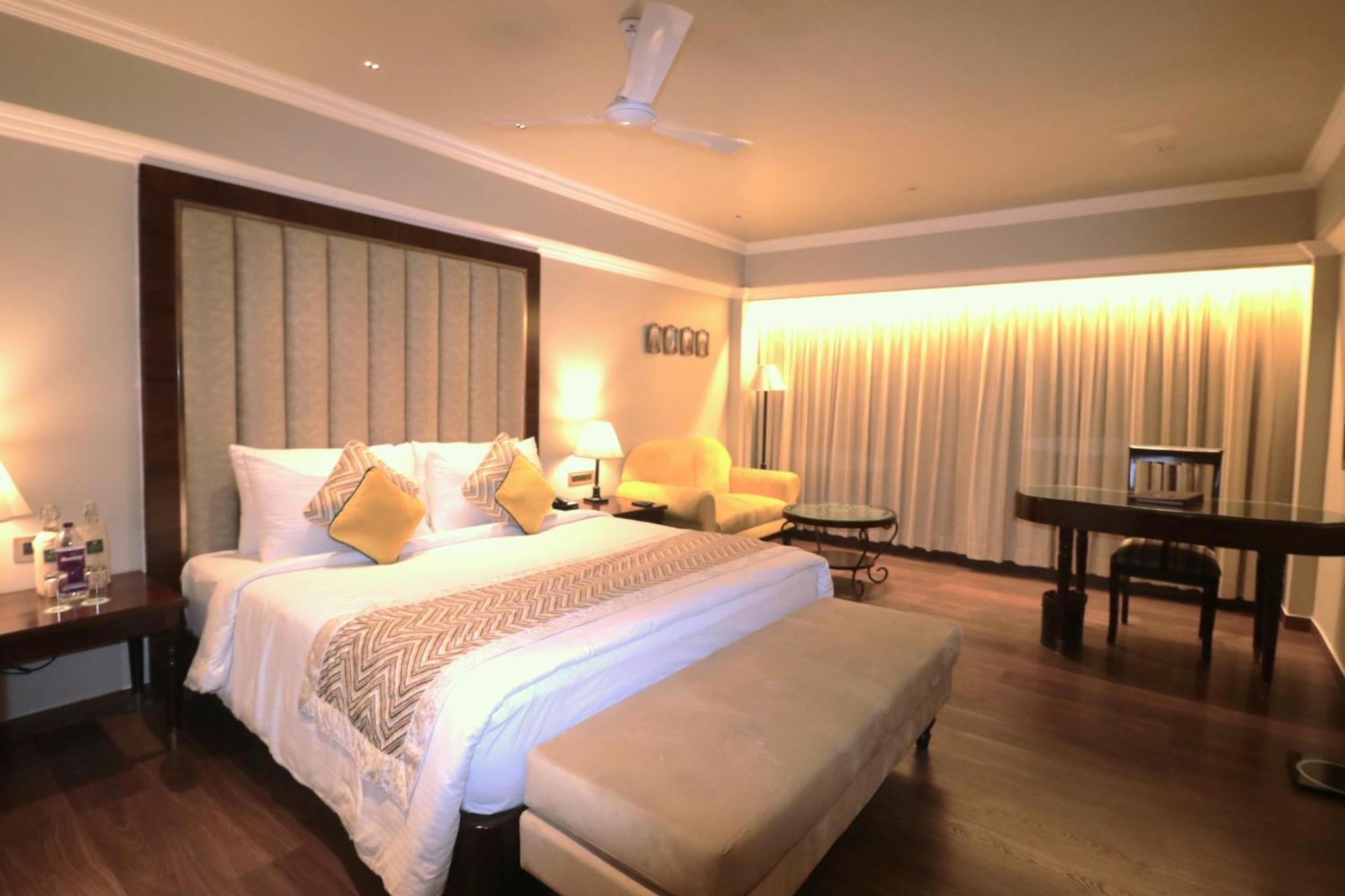 Hotel Swosti Premium Бхубанешвара Экстерьер фото