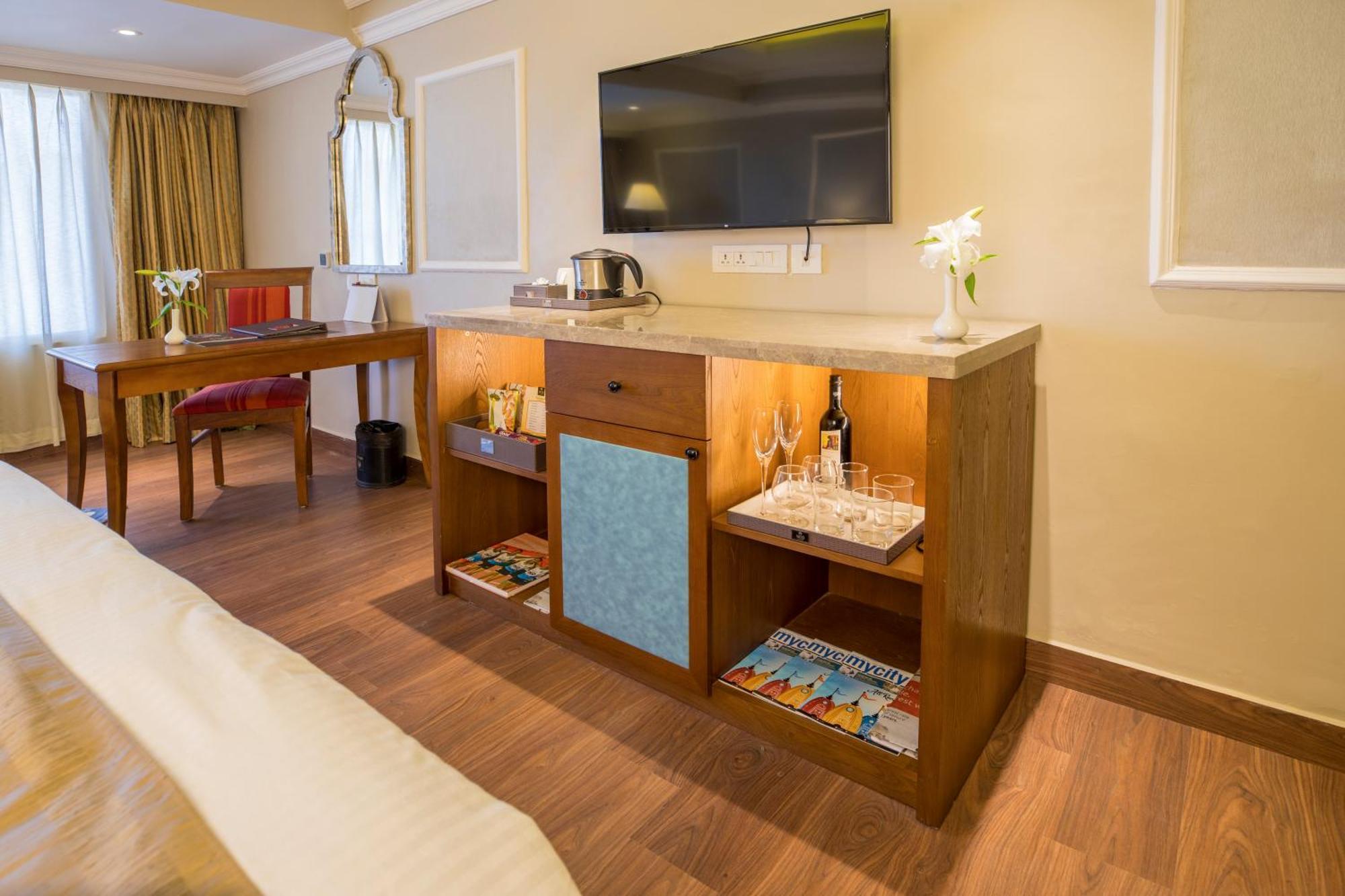 Hotel Swosti Premium Бхубанешвара Экстерьер фото