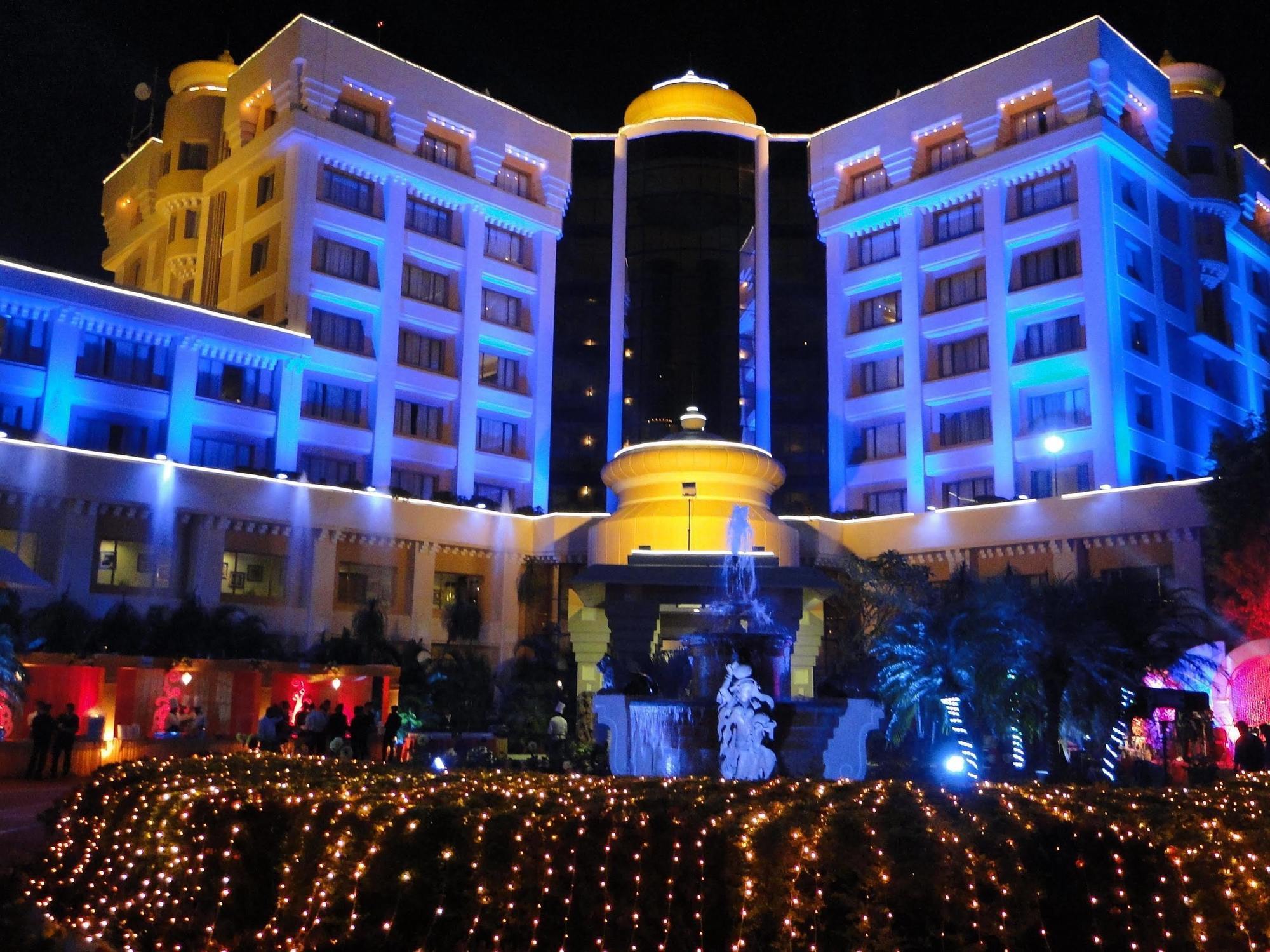 Hotel Swosti Premium Бхубанешвара Экстерьер фото