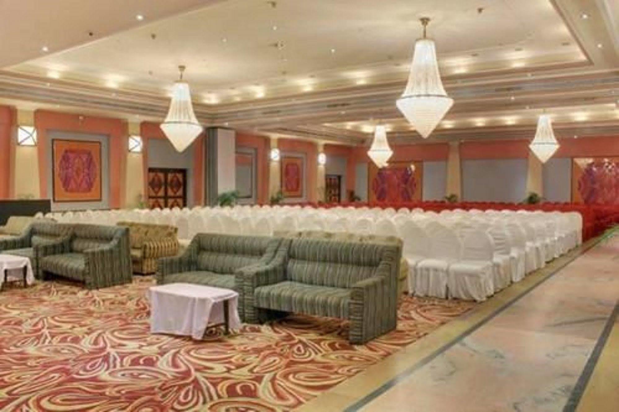 Hotel Swosti Premium Бхубанешвара Экстерьер фото