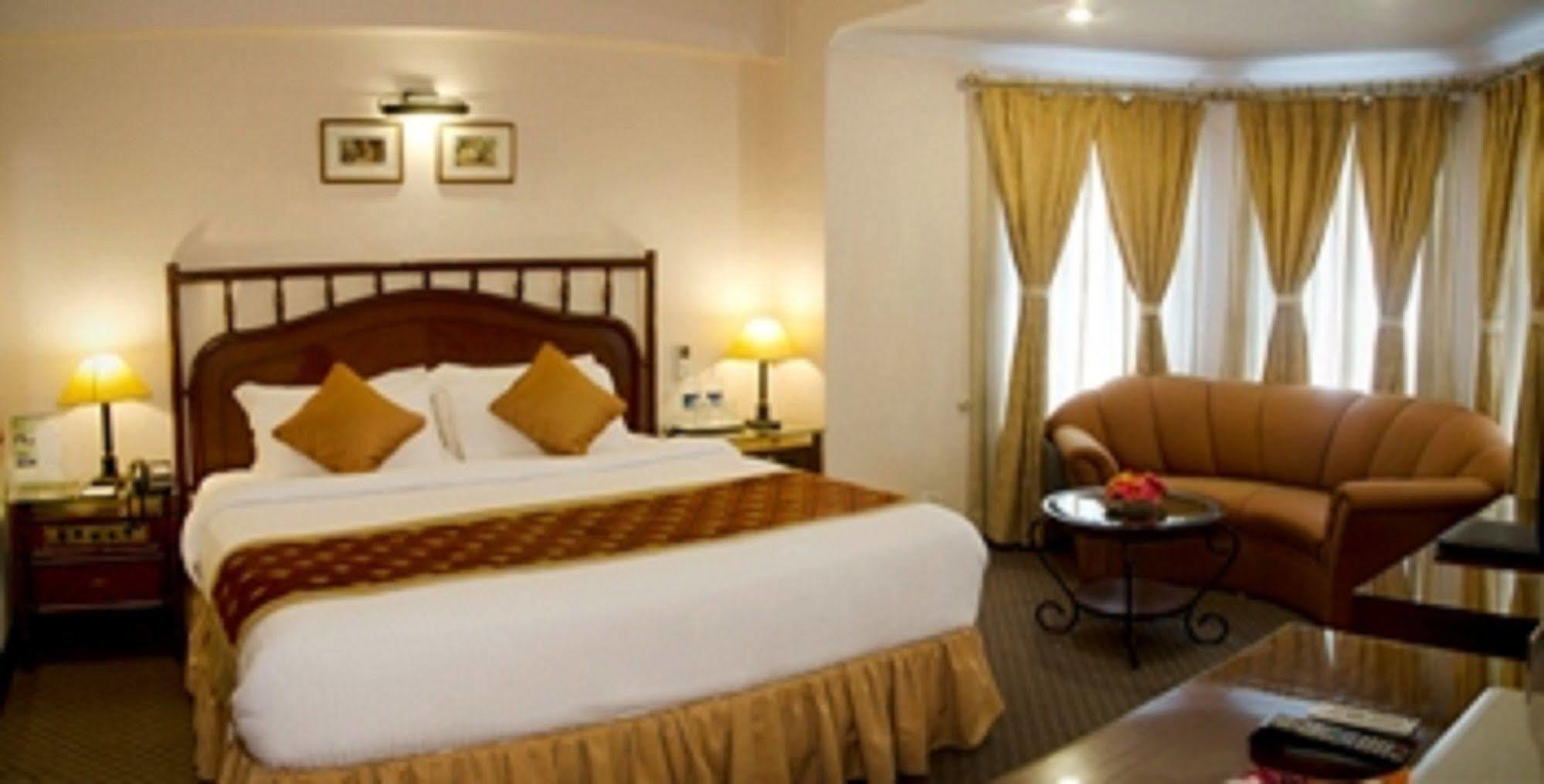 Hotel Swosti Premium Бхубанешвара Экстерьер фото