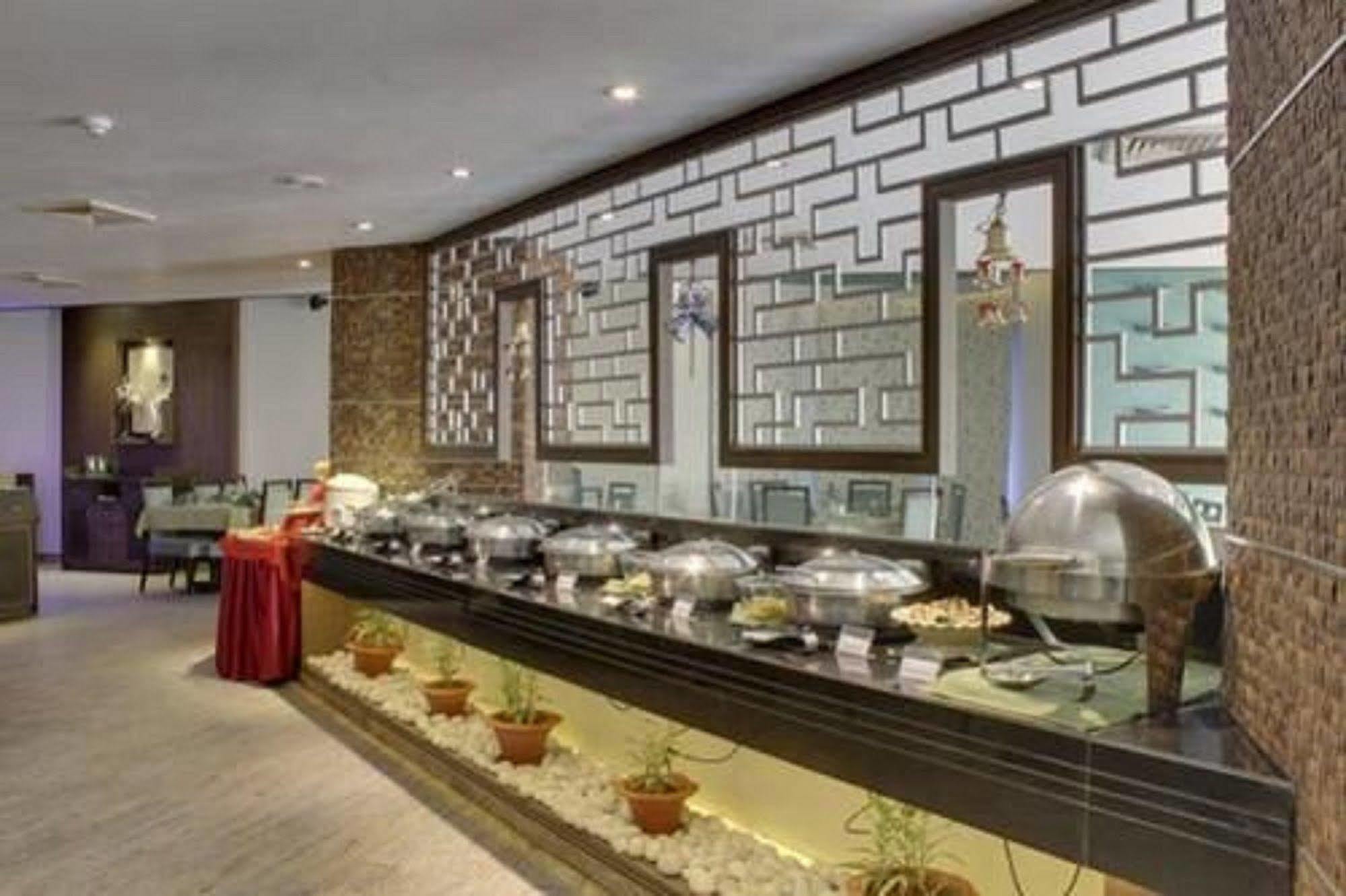 Hotel Swosti Premium Бхубанешвара Экстерьер фото