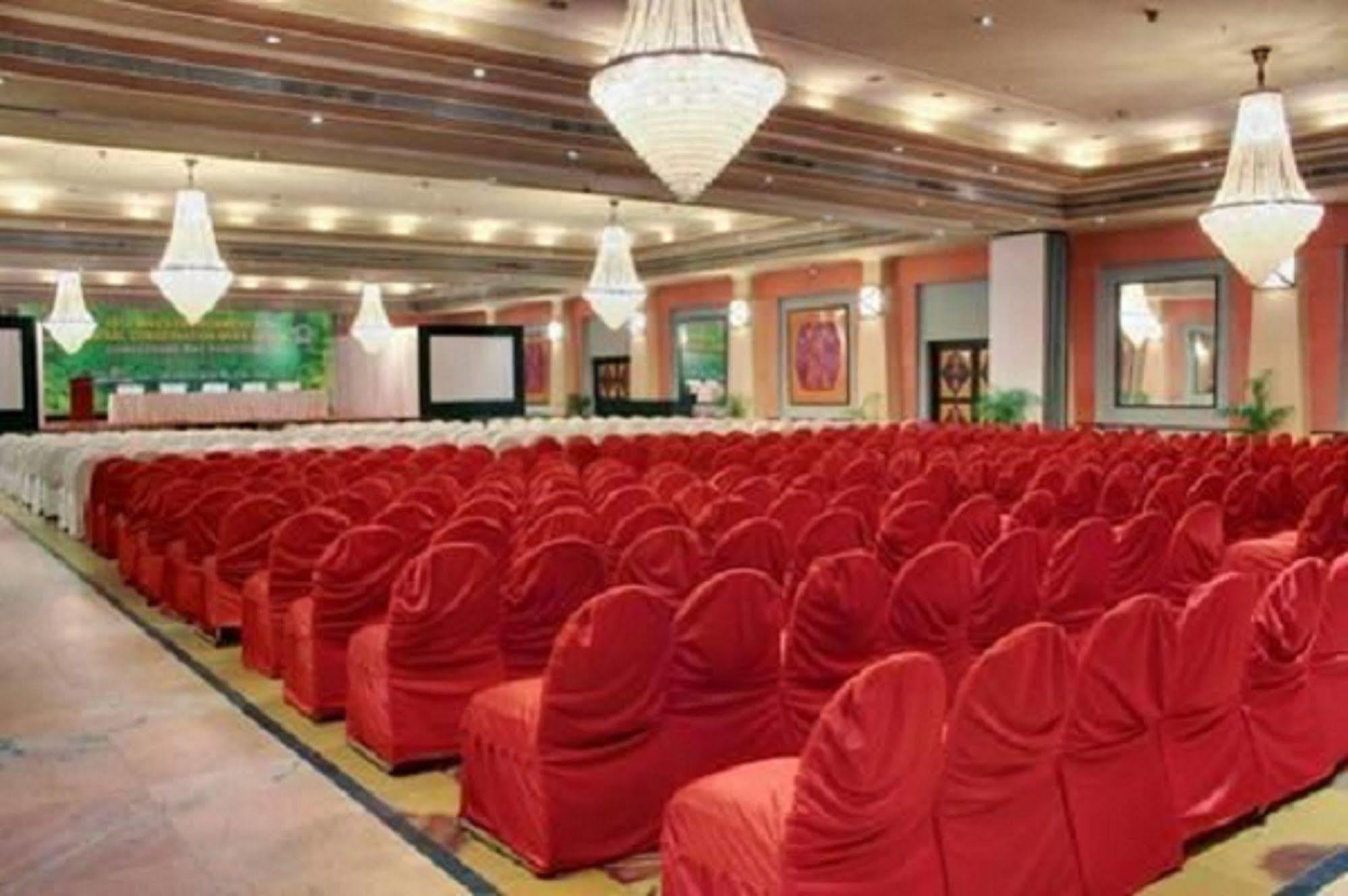 Hotel Swosti Premium Бхубанешвара Экстерьер фото
