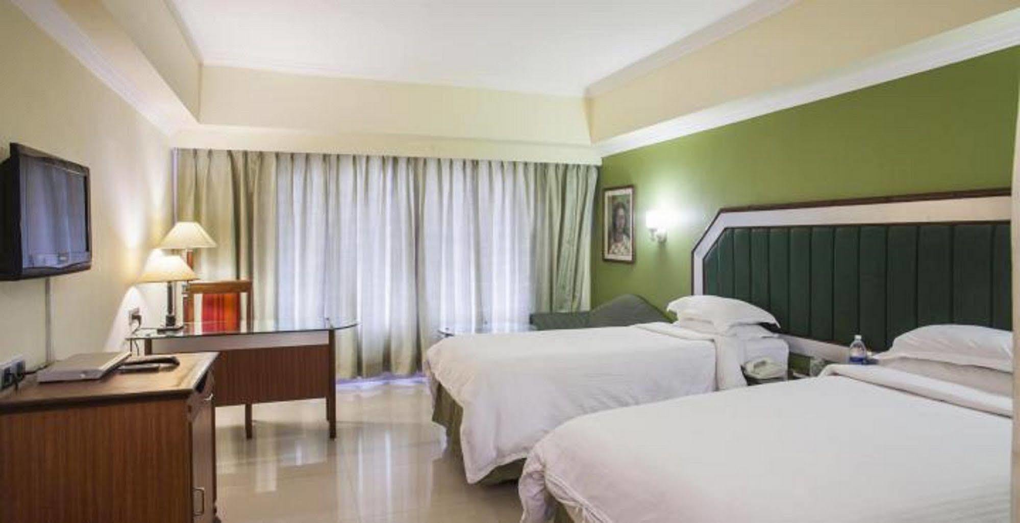 Hotel Swosti Premium Бхубанешвара Экстерьер фото