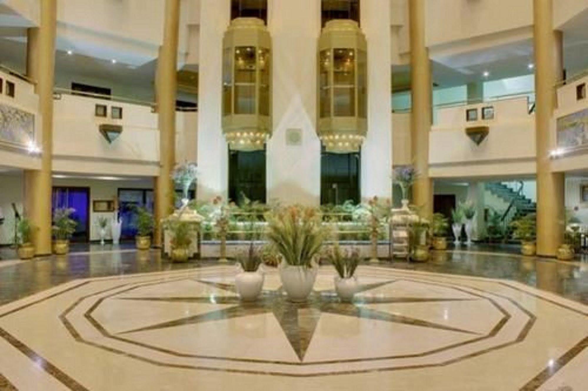 Hotel Swosti Premium Бхубанешвара Экстерьер фото