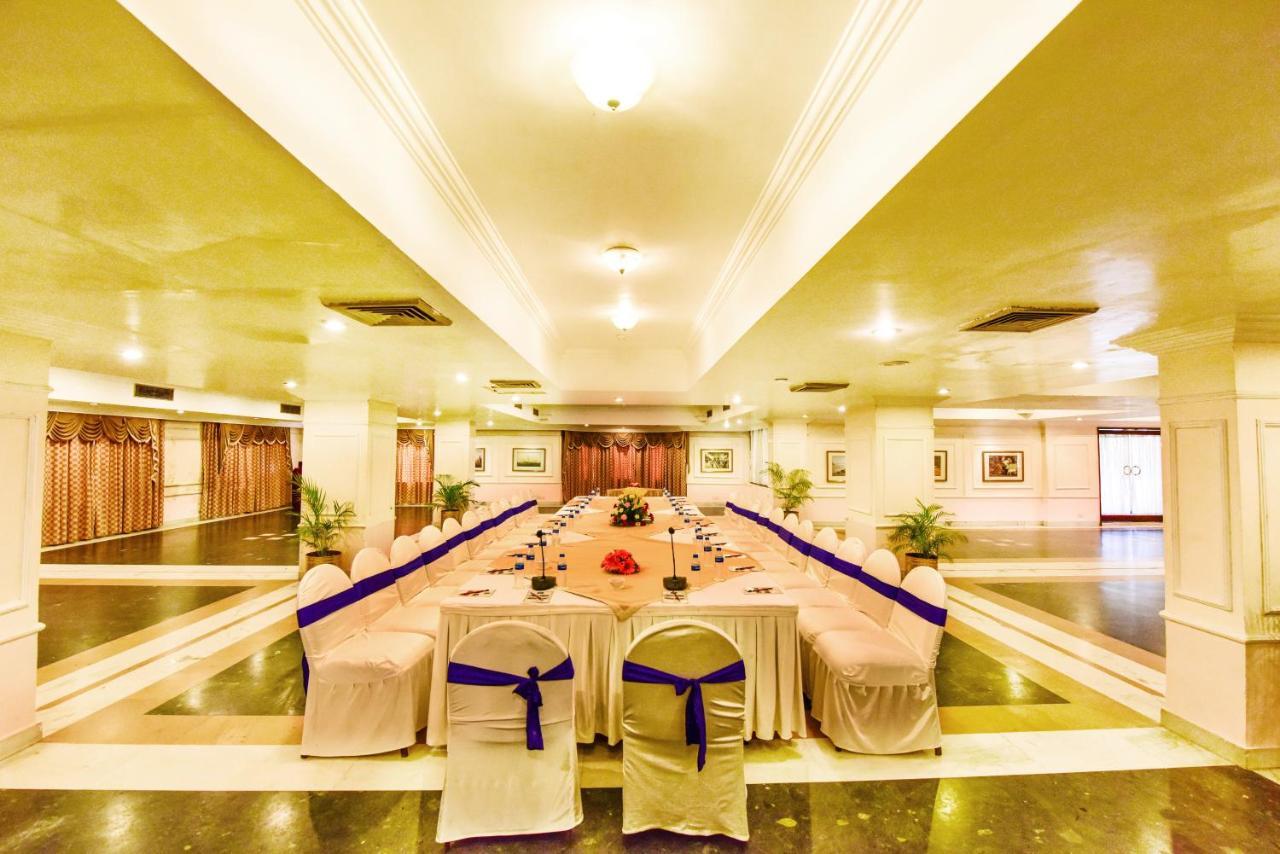 Hotel Swosti Premium Бхубанешвара Экстерьер фото