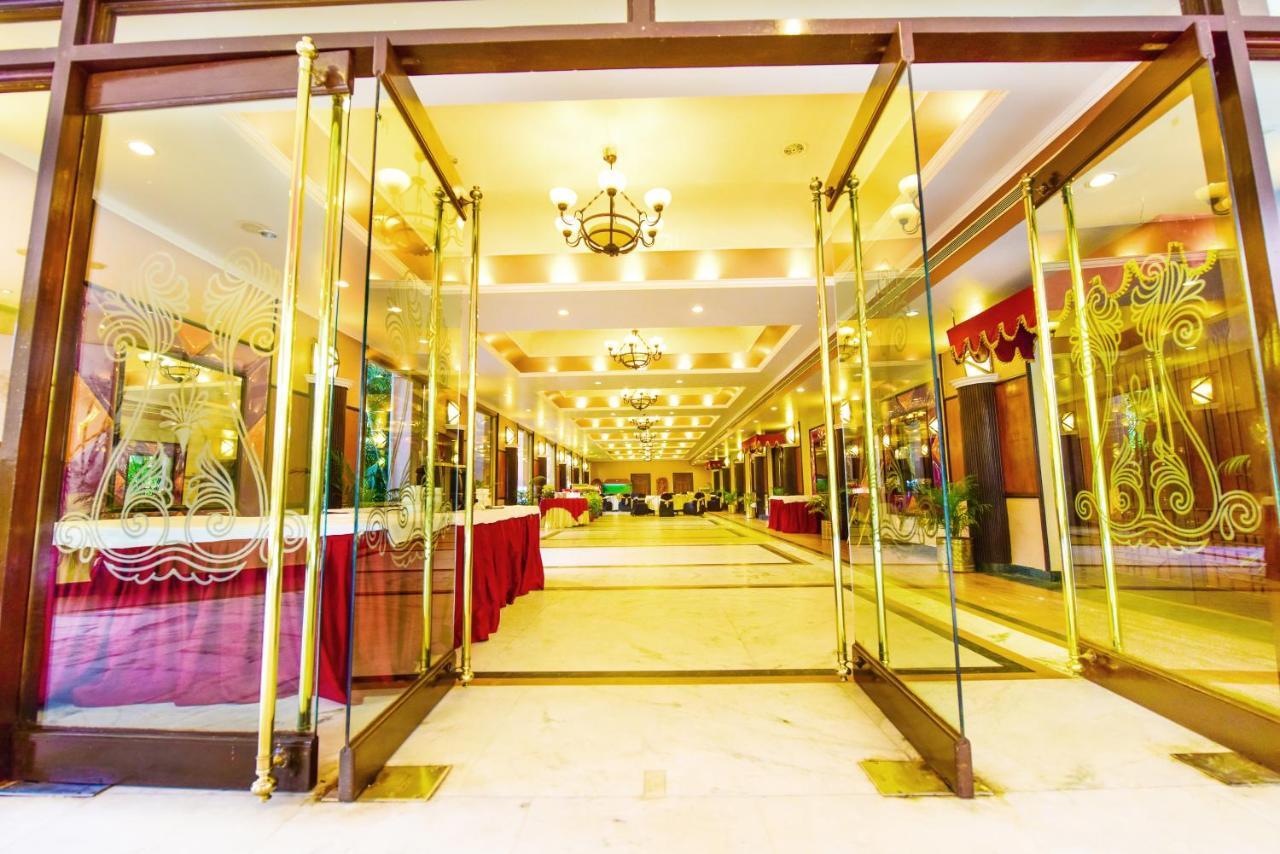 Hotel Swosti Premium Бхубанешвара Экстерьер фото