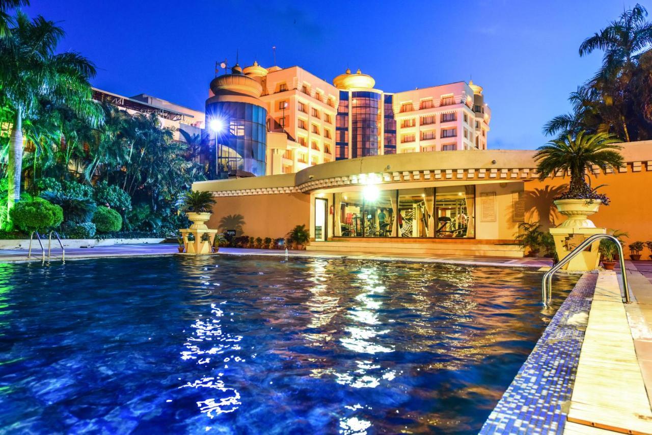Hotel Swosti Premium Бхубанешвара Экстерьер фото