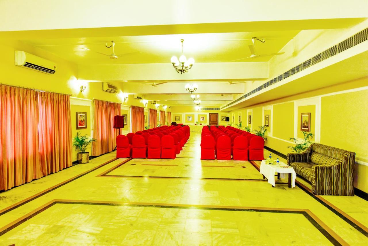 Hotel Swosti Premium Бхубанешвара Экстерьер фото